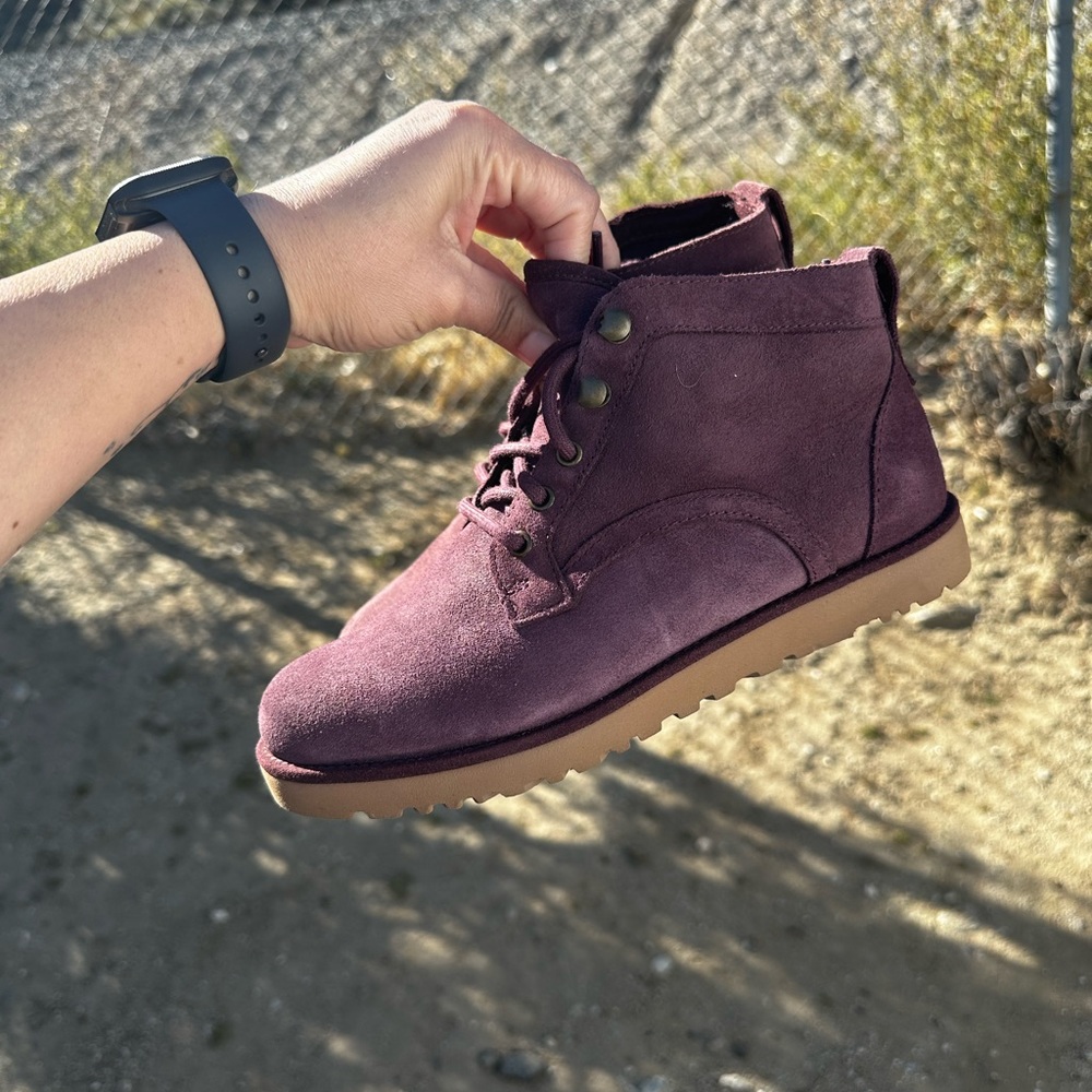 Women’s UGG Bethany  Purple Boots #6.5 - Picture 2 of 3